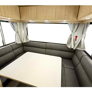 StarRV Hercules Motorhome – 6 Berth – inside table