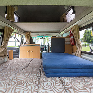 camperman-juliette-hightop-campervan-5-berth-interior-bed