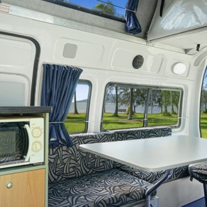 camperman-paradise-family-hightop-campervan-5-berth-dinette