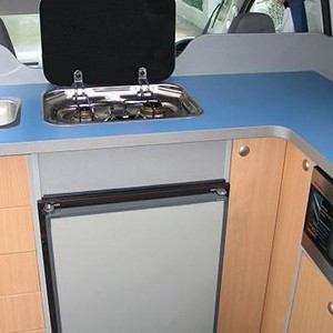 camperman-paradise-family-hightop-campervan-5-berth-kitchen2