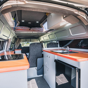 ta-hi-5-campervan-5-berth-interior