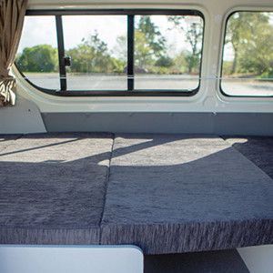 ta-hi-5-campervan-5-berth-interior-bed