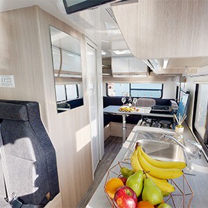 cruisin-deluxe-motorhome-6-berth-interior