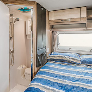 Let’s Go Conquest Motorhome – 4 Berth – bathroom