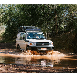 Britz Safari Landcruiser 4WD – 5 Berth – Exterior Offroad Mud Water