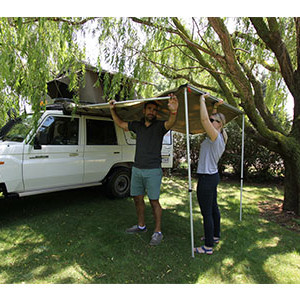 Britz Safari Landcruiser 4WD – 5 Berth – setting up awning