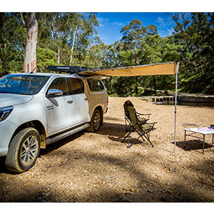 Britz Outback 4WD – 5 Berth – awning & chairs