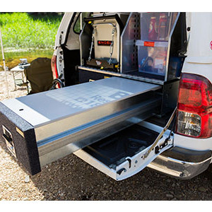 Britz Outback 4WD – 5 Berth – kitchen