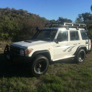 BM 4WD Landcruiser – 5 Berth – external photo (2)