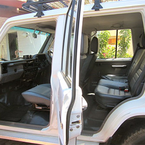 BC Land Cruiser 4WD – 3 Berth – side open