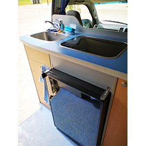 bc-hitop-camper-2wd-5-berth-sink