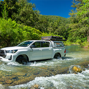 Britz Safari Auto 4WD – 5 Berth-exterior (1)