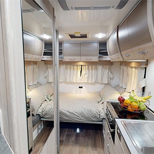 cruisin-adventurer-4-berth-interior-bed