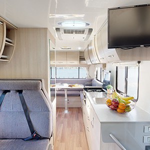 cruisin-adventurer-4-berth-interior3