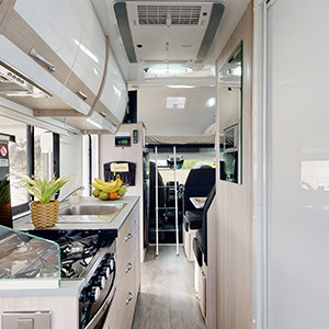 cruisin-deluxe-motorhome-4-berth-interior4