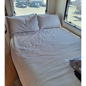 lr-motorhome-4-berth-main-bed