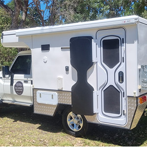 WA 4WD Motorhome – 2 Berth-Exterior-2