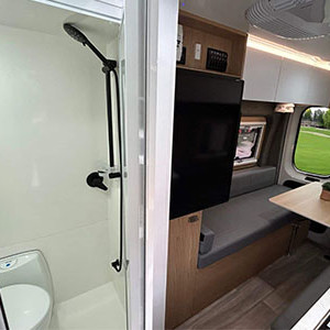 Cruisin Rover Motorhome – 2 Berth-toilet