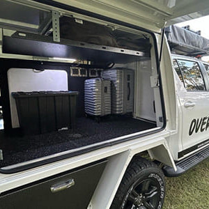 OLO 4WD Camper – 5 Berth-interior (3)