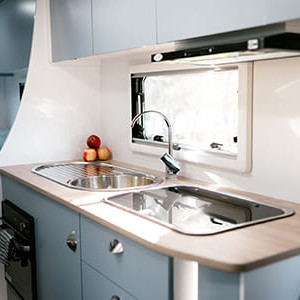 Indie Campers Ovation – 4 Berth-sink