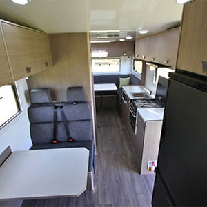 LR Deluxe Motorhome – 6 Berth-dinette