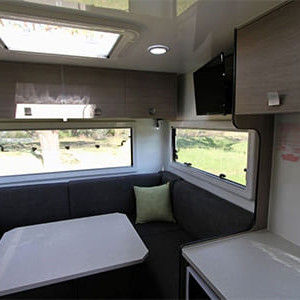 LR Deluxe Motorhome – 6 Berth-interior